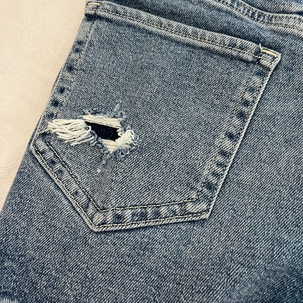 Hollister High Rise Jean Shorts- New Without Tag - Picture 2 of 9